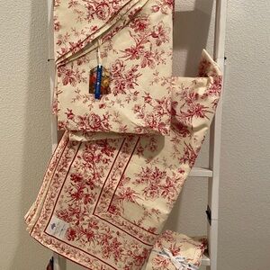 April Cornell Red Floral 6 piece Tablecloth Set brand new!